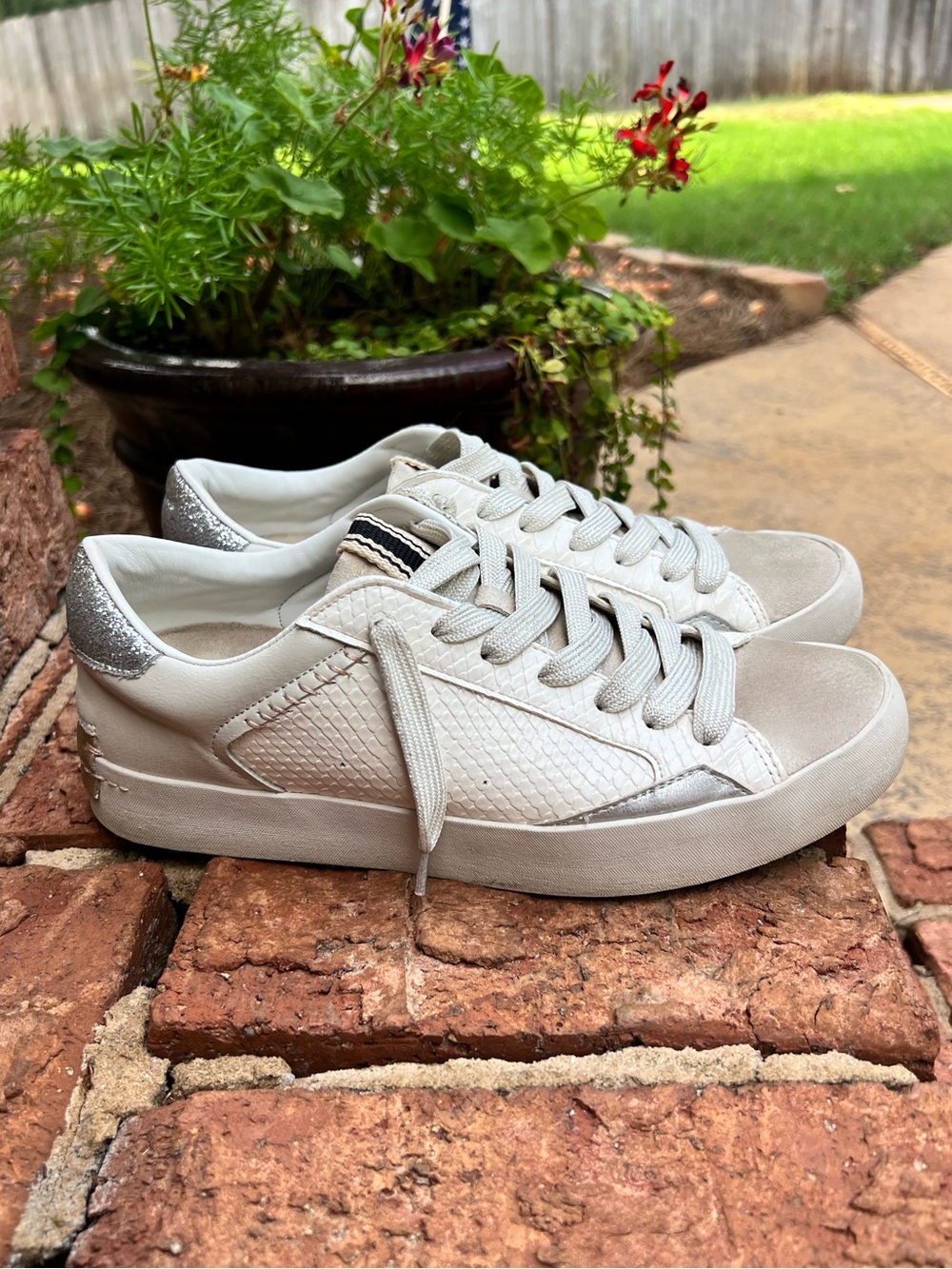 ShuShop White Textured Snake Print Sneakers Silver Glitter Heel Women’s 7.5